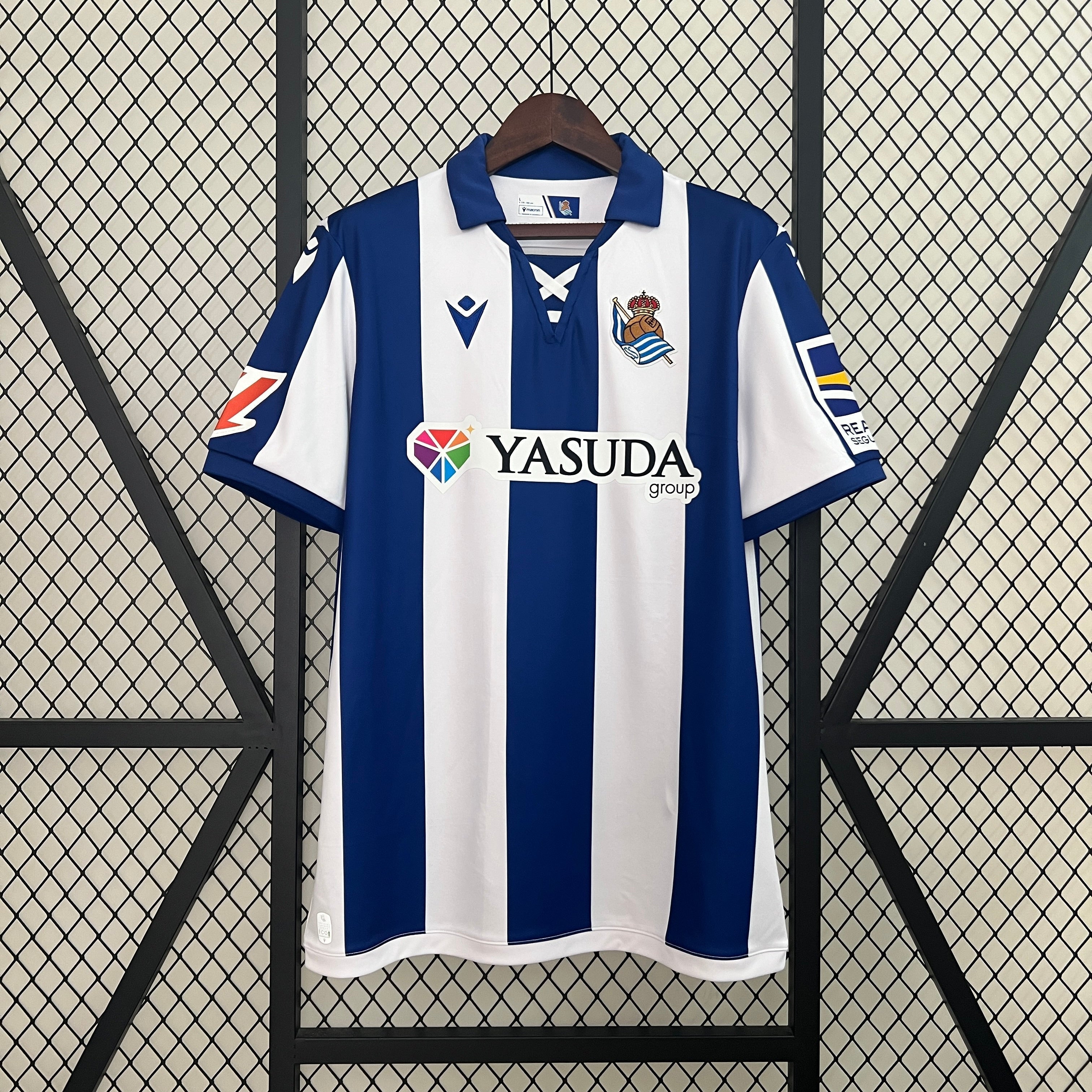 Camisa Real Sociedad Home 24/25 - Macron Torcedor Masculina