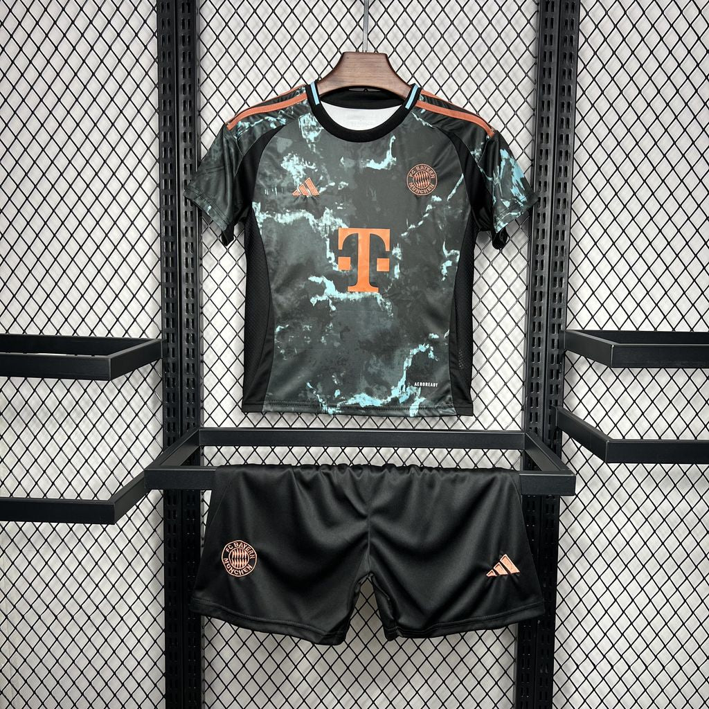 Bayern de Munique Infantil II 24/25 - Preto e Verde claro