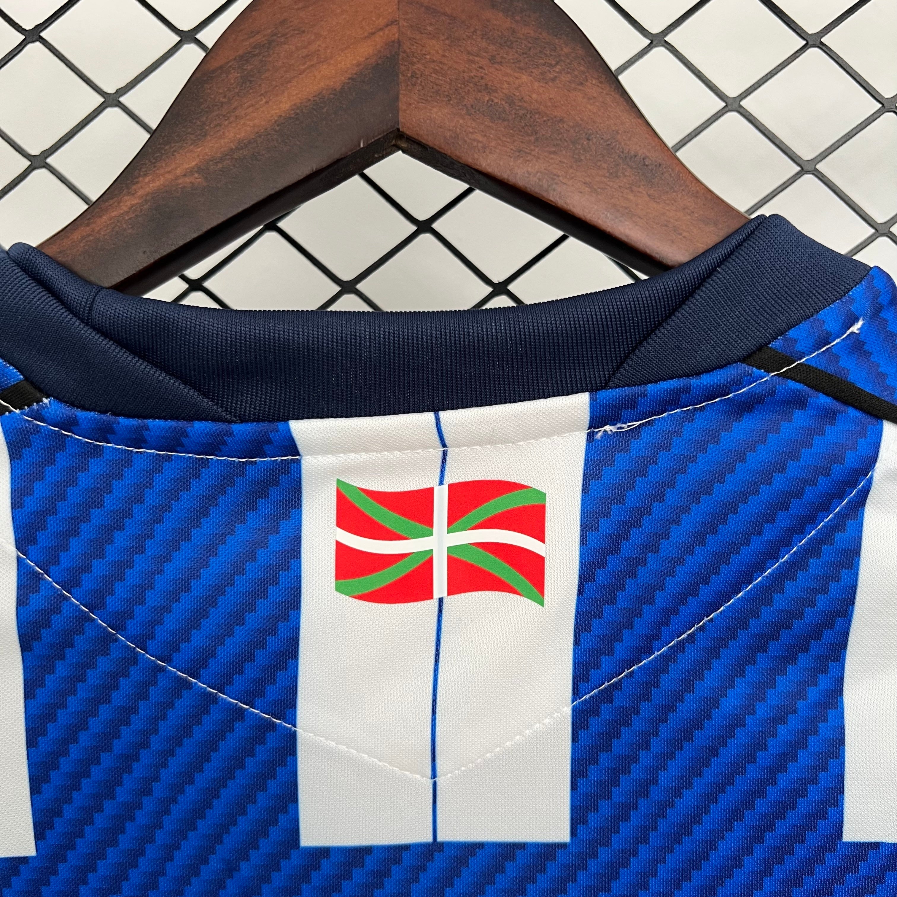 Camisa Real Sociedad Home 25/26 - Macron - Torcedor - Masculina